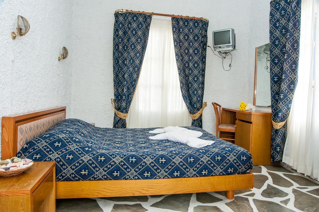 Manousos' Rooms Galissas Kamer foto
