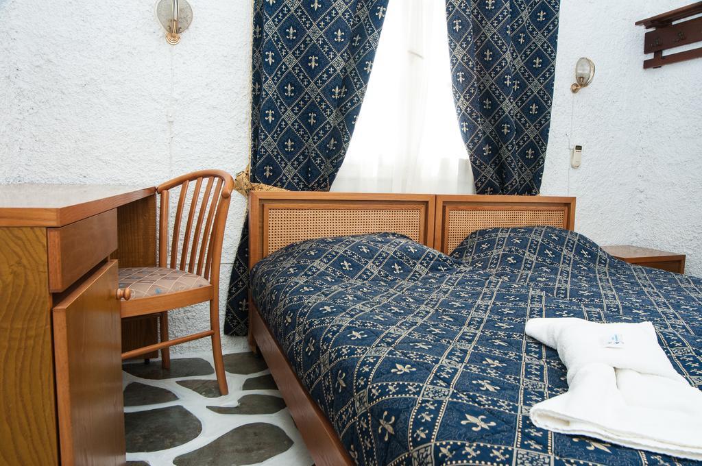 Manousos' Rooms Galissas Kamer foto